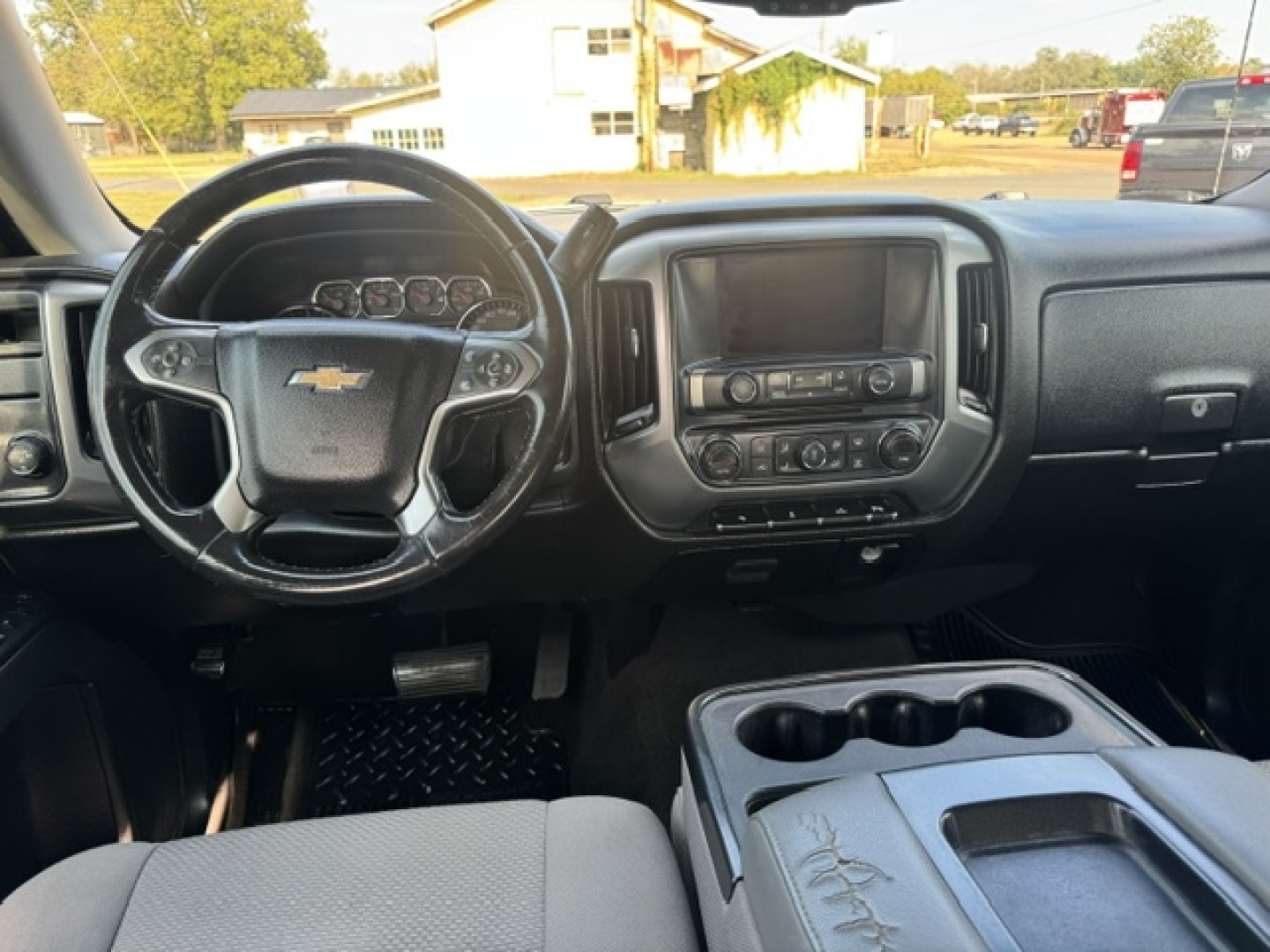 2014 Iridium Metallic /Gray Chevrolet Silverado 1500 1LT Crew Cab 2WD (3GCPCREC6EG) with an 5.3L V8 OHV 16V engine, 6-Speed Automatic transmission, located at 400 First NW, Bearden, AR, 71720, (870) 687-3414, 0.000000, 0.000000- Photo#16