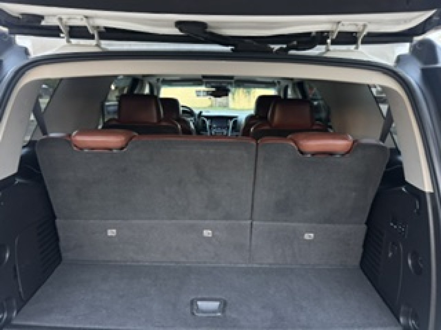 2015 White Diamond Pearl /Brown Cadillac Escalade Premium 4WD (1GYS4CKJ8FR) with an 6.2L V8 OHV 16V FFV engine, 6-speed automatic transmission, located at 400 First NW, Bearden, AR, 71720, (870) 687-3414, 0.000000, 0.000000- Photo#2