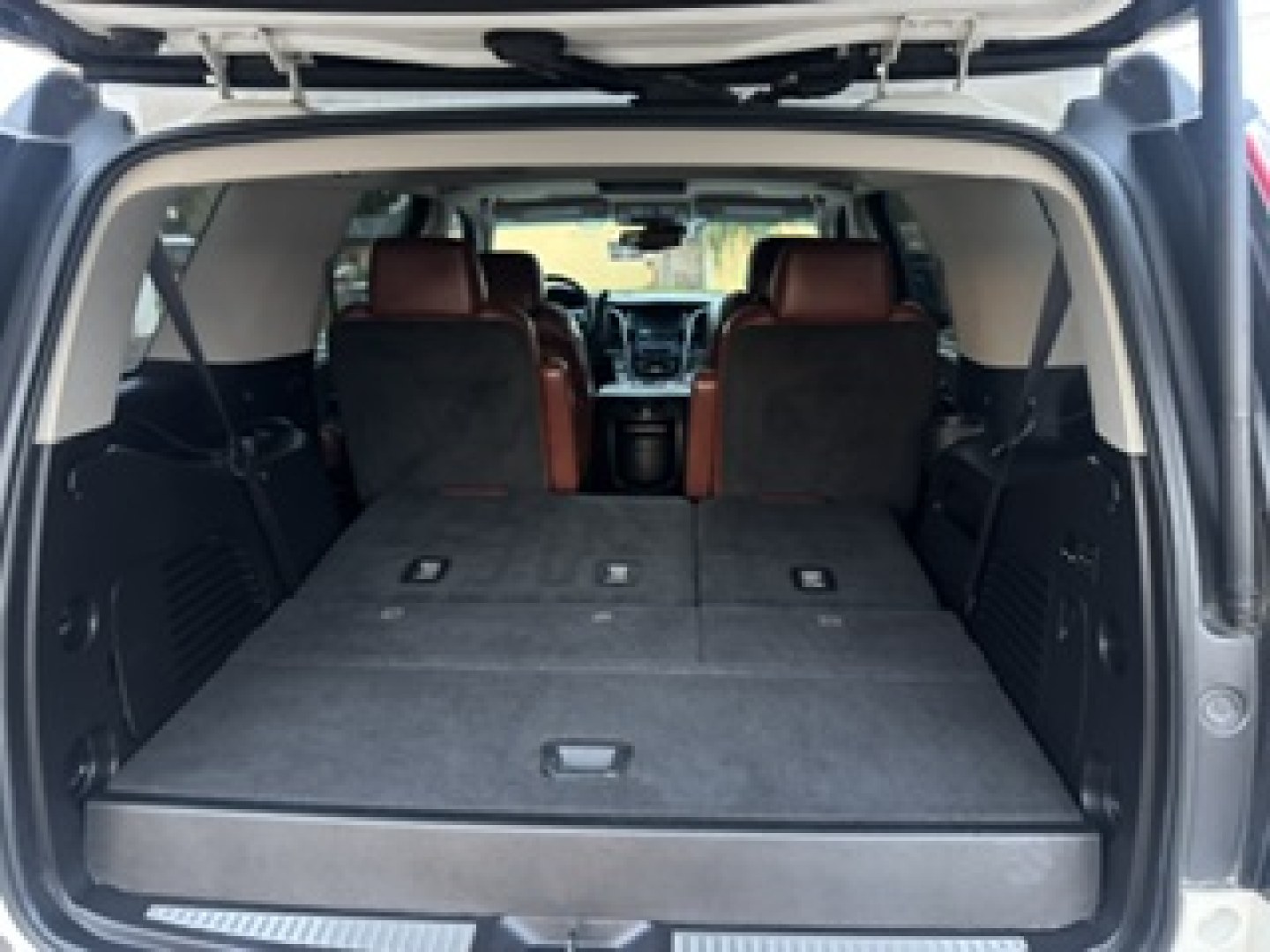 2015 White Diamond Pearl /Brown Cadillac Escalade Premium 4WD (1GYS4CKJ8FR) with an 6.2L V8 OHV 16V FFV engine, 6-speed automatic transmission, located at 400 First NW, Bearden, AR, 71720, (870) 687-3414, 0.000000, 0.000000- Photo#3