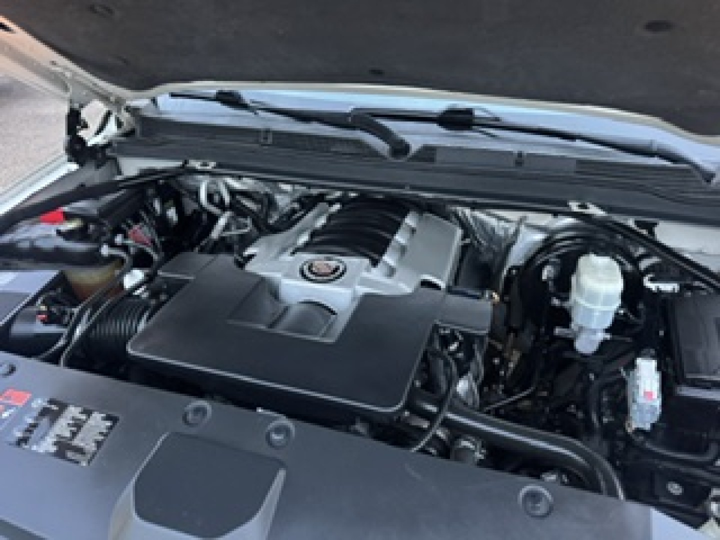 2015 White Diamond Pearl /Brown Cadillac Escalade Premium 4WD (1GYS4CKJ8FR) with an 6.2L V8 OHV 16V FFV engine, 6-speed automatic transmission, located at 400 First NW, Bearden, AR, 71720, (870) 687-3414, 0.000000, 0.000000- Photo#5