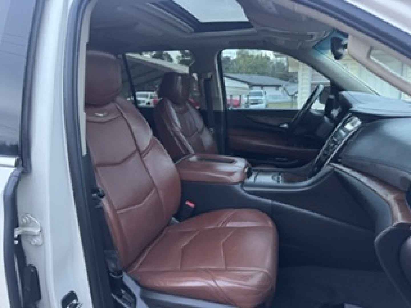 2015 White Diamond Pearl /Brown Cadillac Escalade Premium 4WD (1GYS4CKJ8FR) with an 6.2L V8 OHV 16V FFV engine, 6-speed automatic transmission, located at 400 First NW, Bearden, AR, 71720, (870) 687-3414, 0.000000, 0.000000- Photo#20