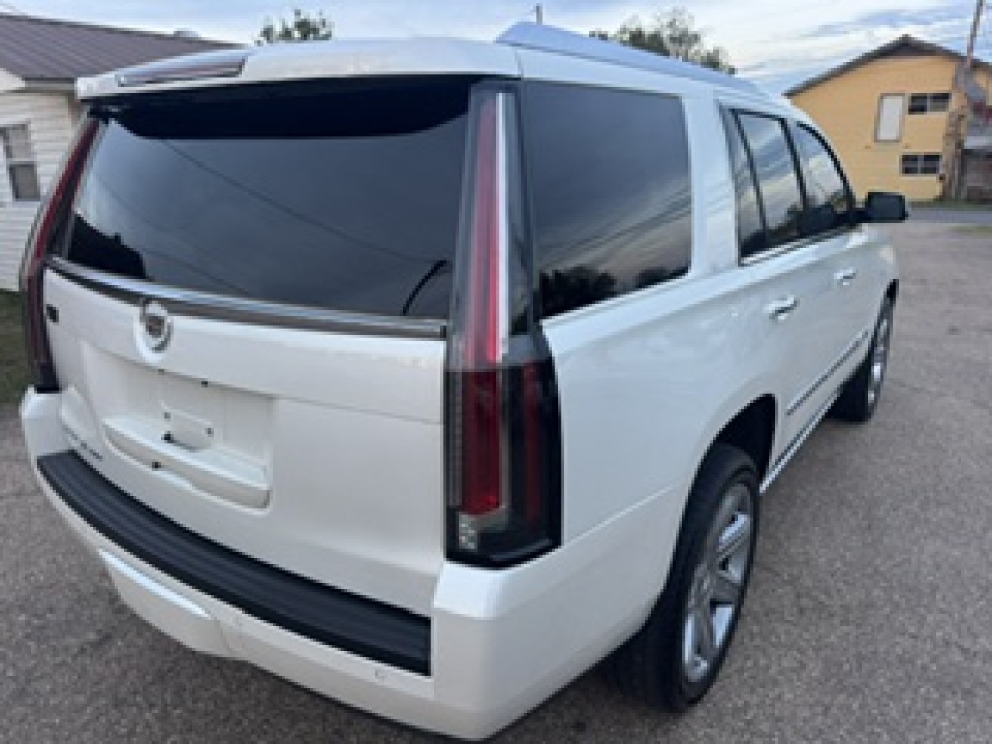 2015 White Diamond Pearl /Brown Cadillac Escalade Premium 4WD (1GYS4CKJ8FR) with an 6.2L V8 OHV 16V FFV engine, 6-speed automatic transmission, located at 400 First NW, Bearden, AR, 71720, (870) 687-3414, 0.000000, 0.000000- Photo#24