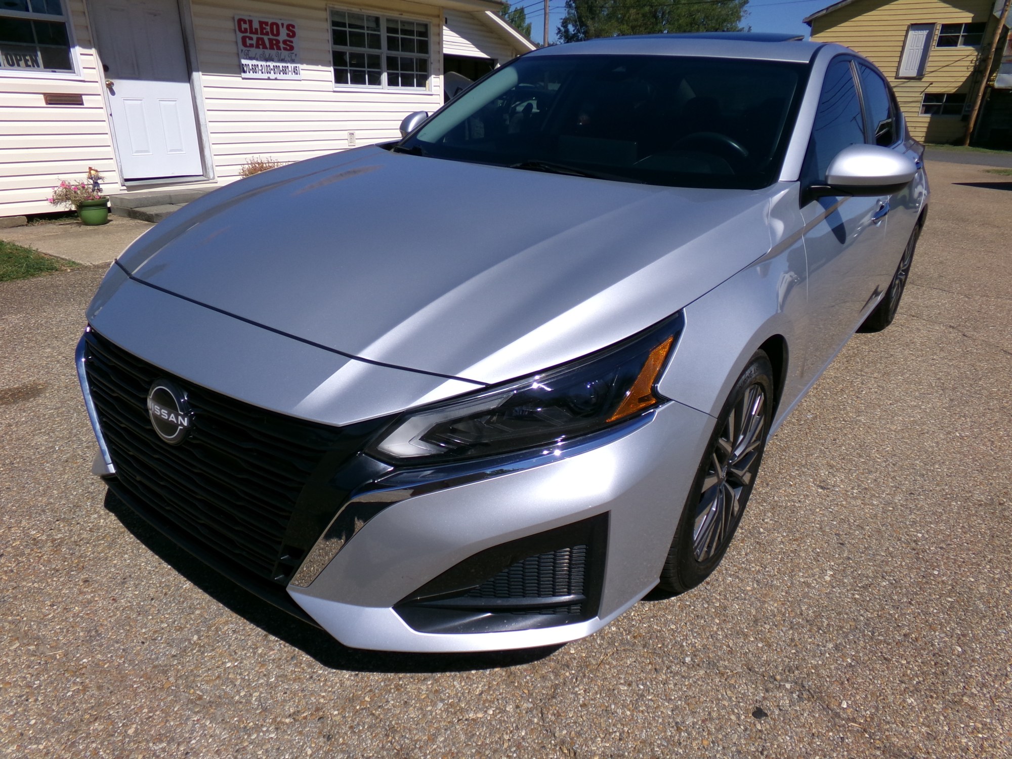 photo of 2023 Nissan Altima 2.5 SV