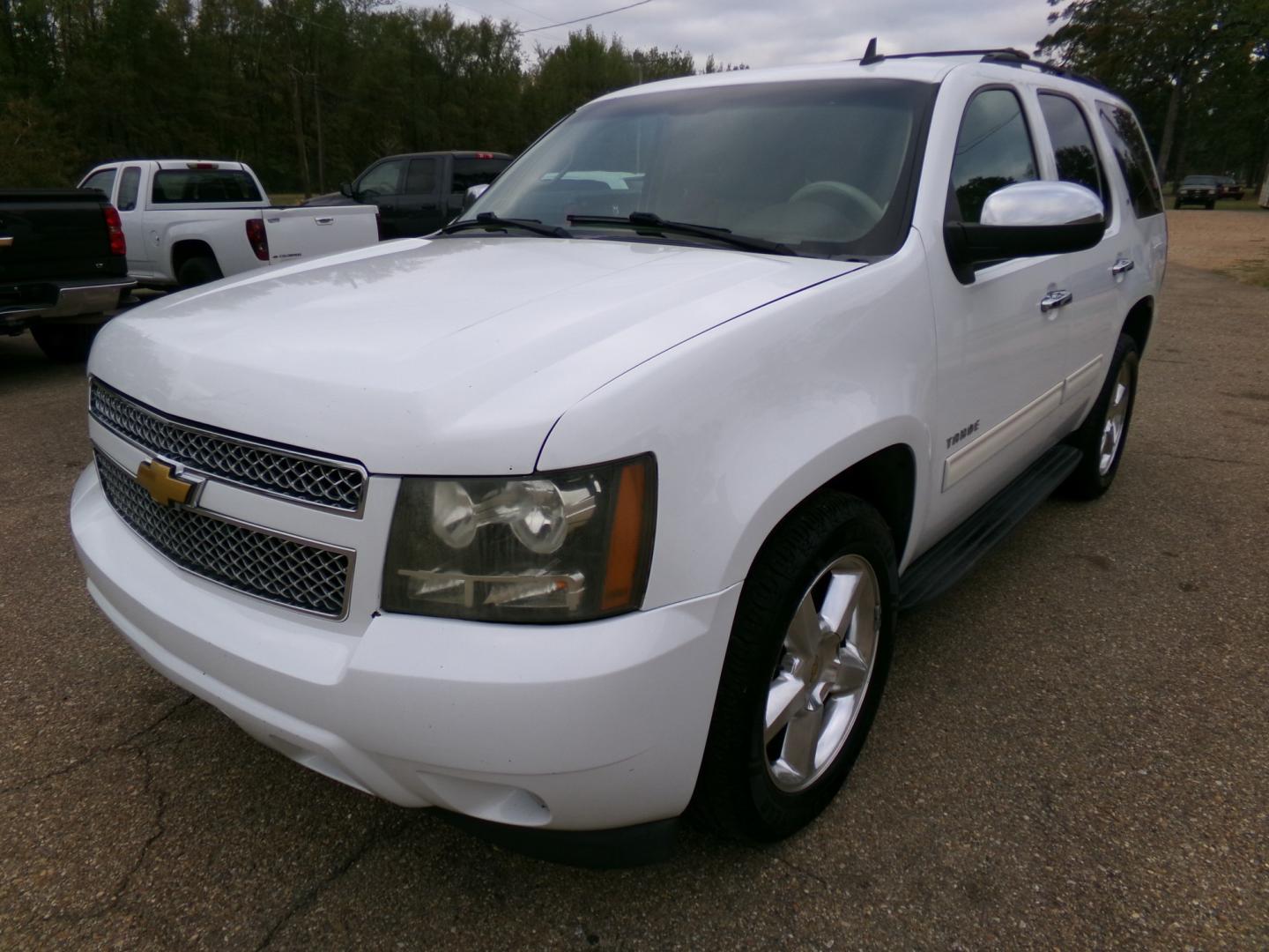 2014 Chevrolet Tahoe LT 2WD (1GNSCBE04ER) with an 5.3L V8 OHV 16V FFV engine, 6-Speed Automatic transmission, located at 400 First NW, Bearden, AR, 71720, (870) 687-3414, 0.000000, 0.000000- Photo#0