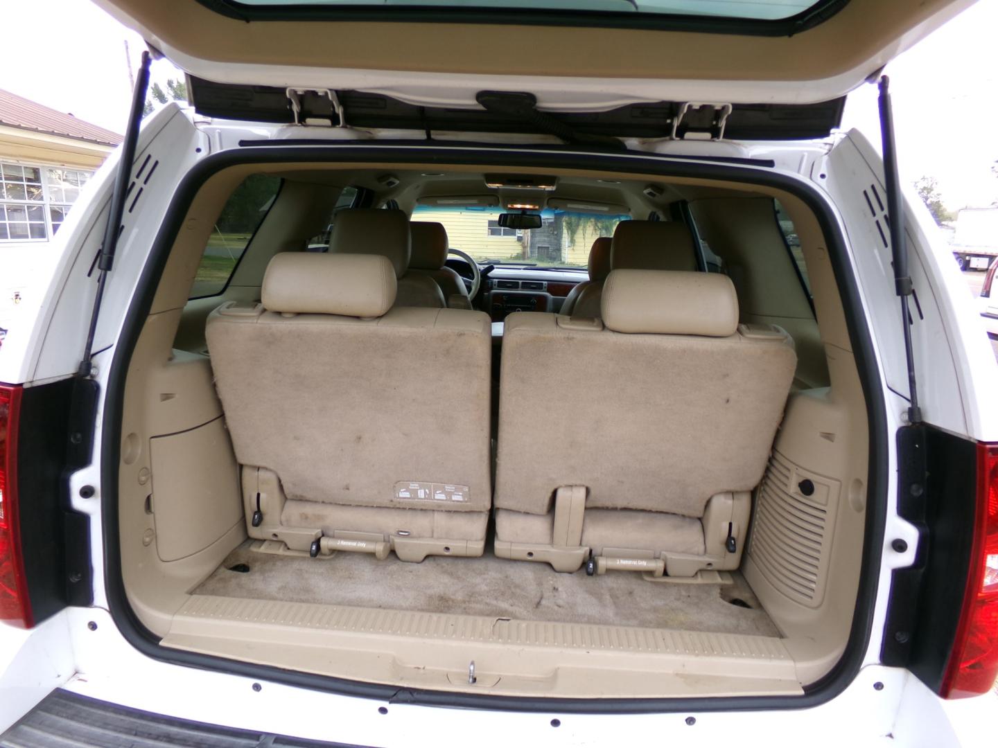 2014 Chevrolet Tahoe LT 2WD (1GNSCBE04ER) with an 5.3L V8 OHV 16V FFV engine, 6-Speed Automatic transmission, located at 400 First NW, Bearden, AR, 71720, (870) 687-3414, 0.000000, 0.000000- Photo#2