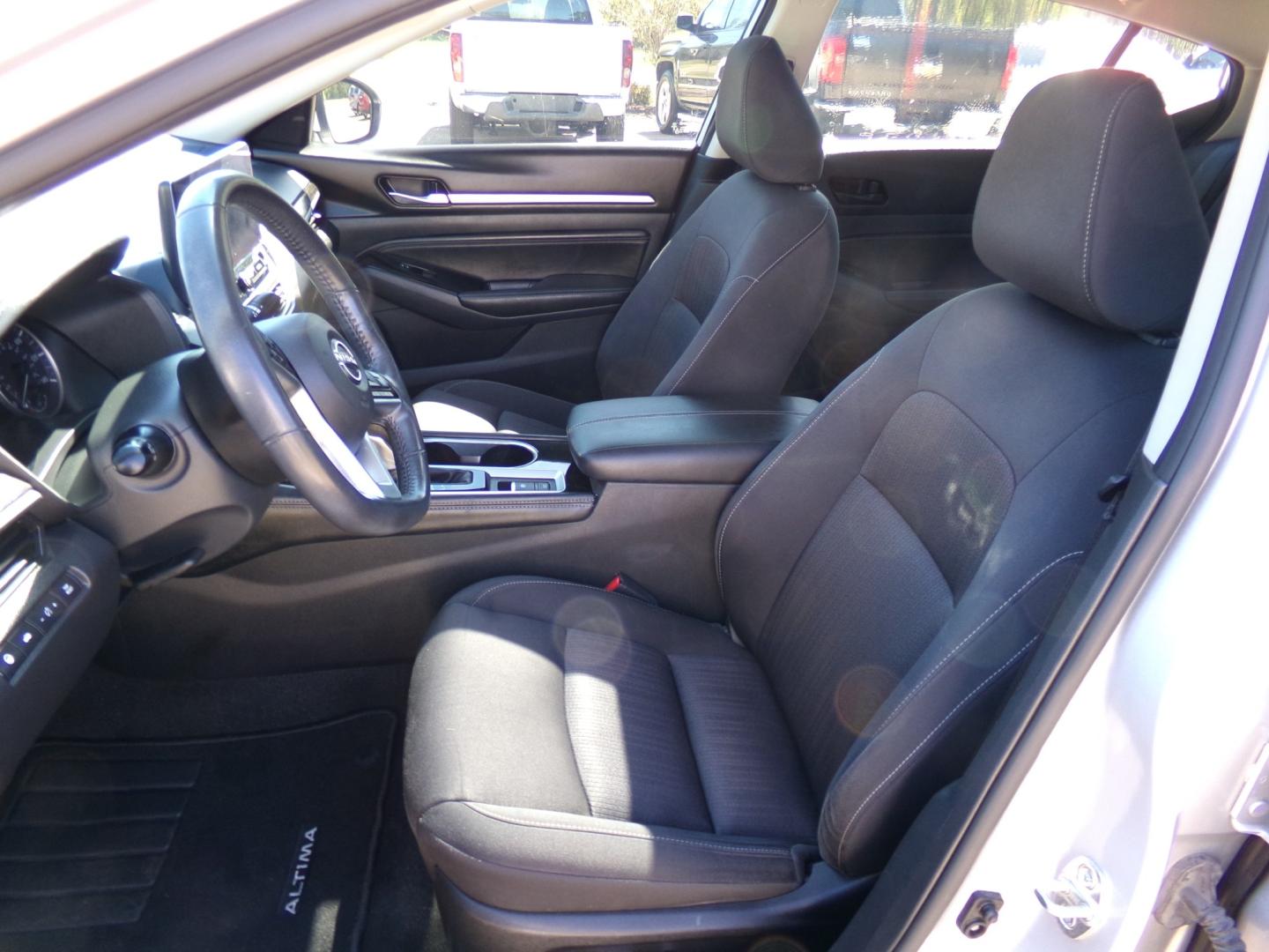 2014 Chevrolet Tahoe LT 2WD (1GNSCBE04ER) with an 5.3L V8 OHV 16V FFV engine, 6-Speed Automatic transmission, located at 400 First NW, Bearden, AR, 71720, (870) 687-3414, 0.000000, 0.000000- Photo#6
