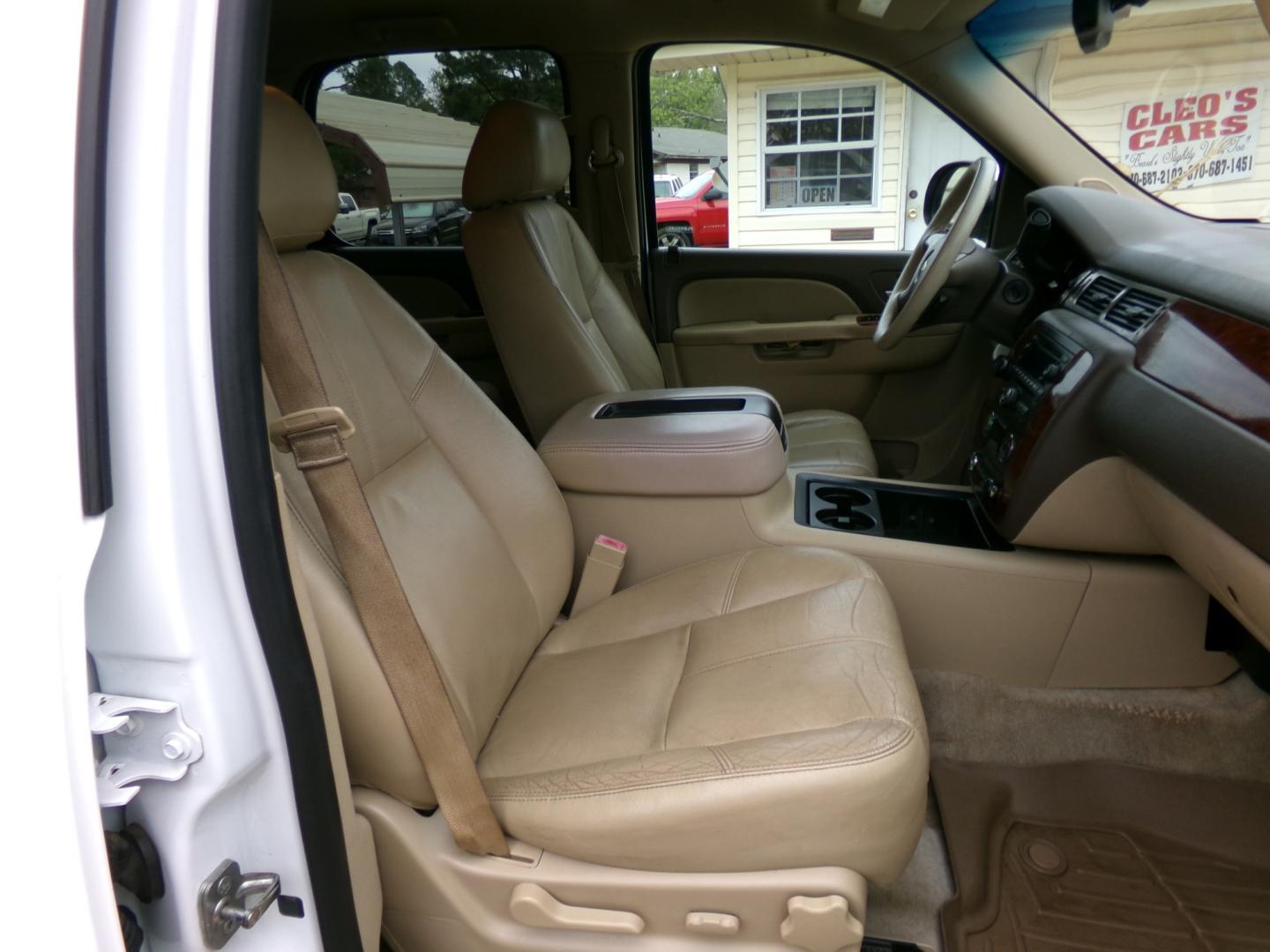 2014 Chevrolet Tahoe LT 2WD (1GNSCBE04ER) with an 5.3L V8 OHV 16V FFV engine, 6-Speed Automatic transmission, located at 400 First NW, Bearden, AR, 71720, (870) 687-3414, 0.000000, 0.000000- Photo#15