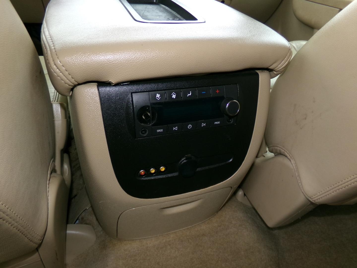 2014 Chevrolet Tahoe LT 2WD (1GNSCBE04ER) with an 5.3L V8 OHV 16V FFV engine, 6-Speed Automatic transmission, located at 400 First NW, Bearden, AR, 71720, (870) 687-3414, 0.000000, 0.000000- Photo#16