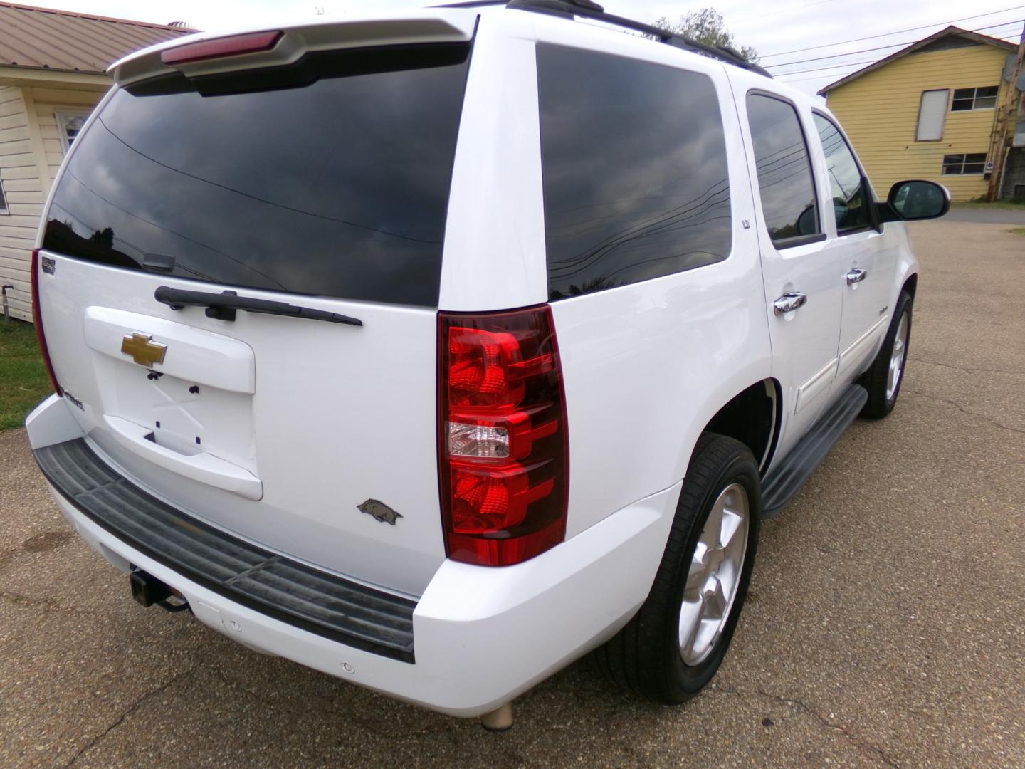 2014 Chevrolet Tahoe LT 2WD (1GNSCBE04ER) with an 5.3L V8 OHV 16V FFV engine, 6-Speed Automatic transmission, located at 400 First NW, Bearden, AR, 71720, (870) 687-3414, 0.000000, 0.000000- Photo#19