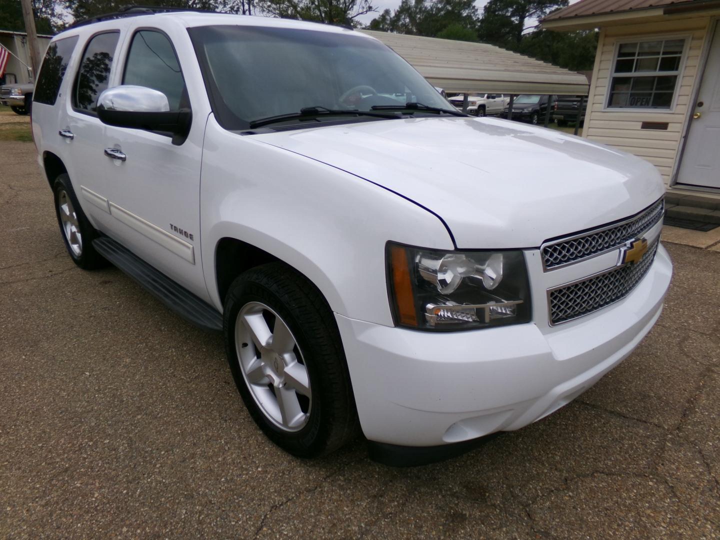 2014 Chevrolet Tahoe LT 2WD (1GNSCBE04ER) with an 5.3L V8 OHV 16V FFV engine, 6-Speed Automatic transmission, located at 400 First NW, Bearden, AR, 71720, (870) 687-3414, 0.000000, 0.000000- Photo#21
