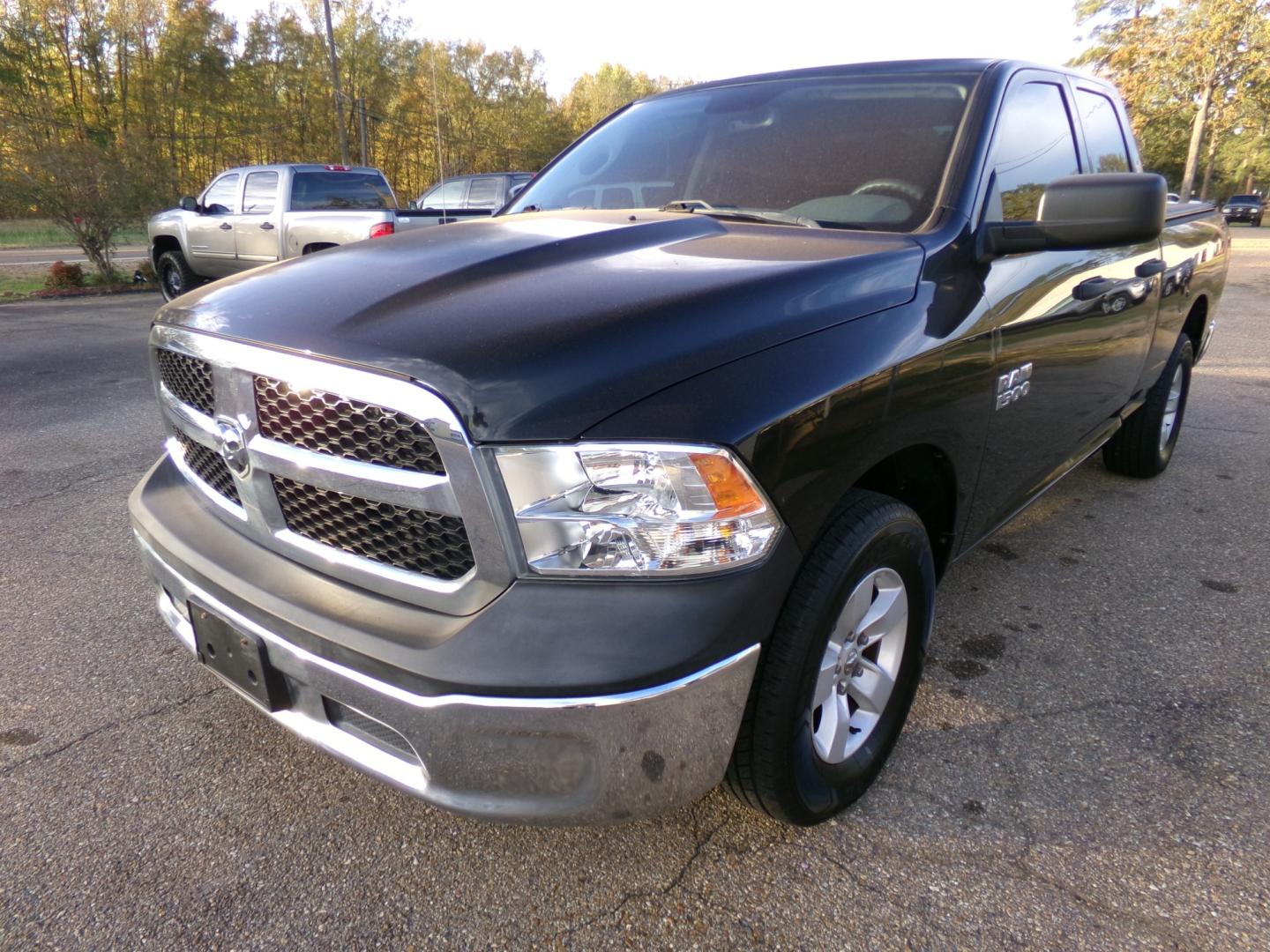 2018 Brilliant Black Pearl /Charcoal Ram 1500 Tradesman Quad Cab 2WD (1C6RR6FG9JS) with an 3.6L V6 DOHC 24V FFV engine, 8-speed automatic transmission, located at 400 First NW, Bearden, AR, 71720, (870) 687-3414, 0.000000, 0.000000- Photo#0