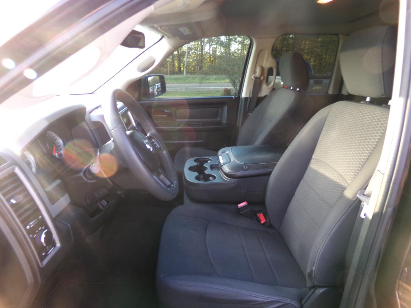 2018 Brilliant Black Pearl /Charcoal Ram 1500 Tradesman Quad Cab 2WD (1C6RR6FG9JS) with an 3.6L V6 DOHC 24V FFV engine, 8-speed automatic transmission, located at 400 First NW, Bearden, AR, 71720, (870) 687-3414, 0.000000, 0.000000- Photo#6