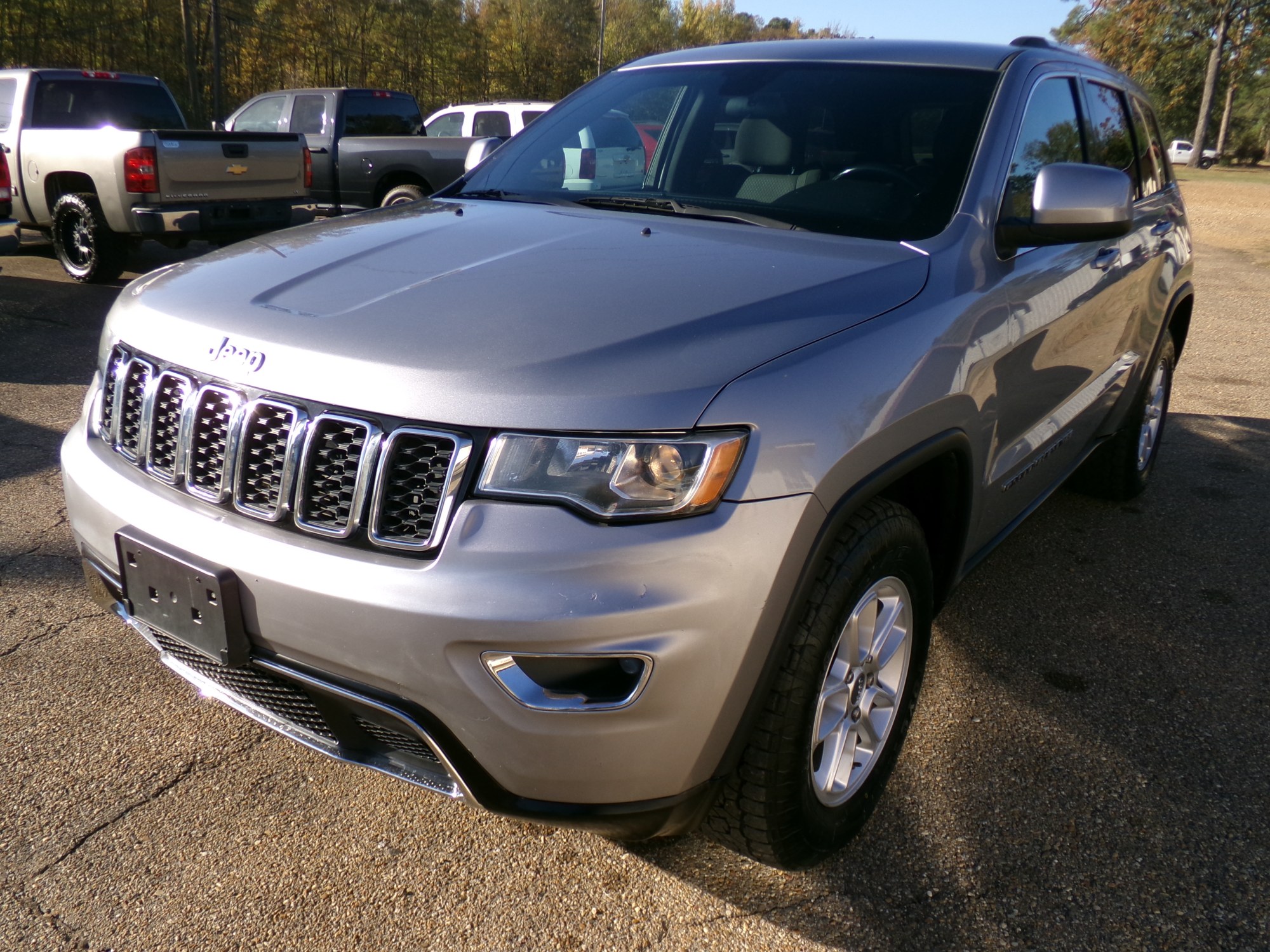 photo of 2018 Jeep Grand Cherokee Laredo 2WD