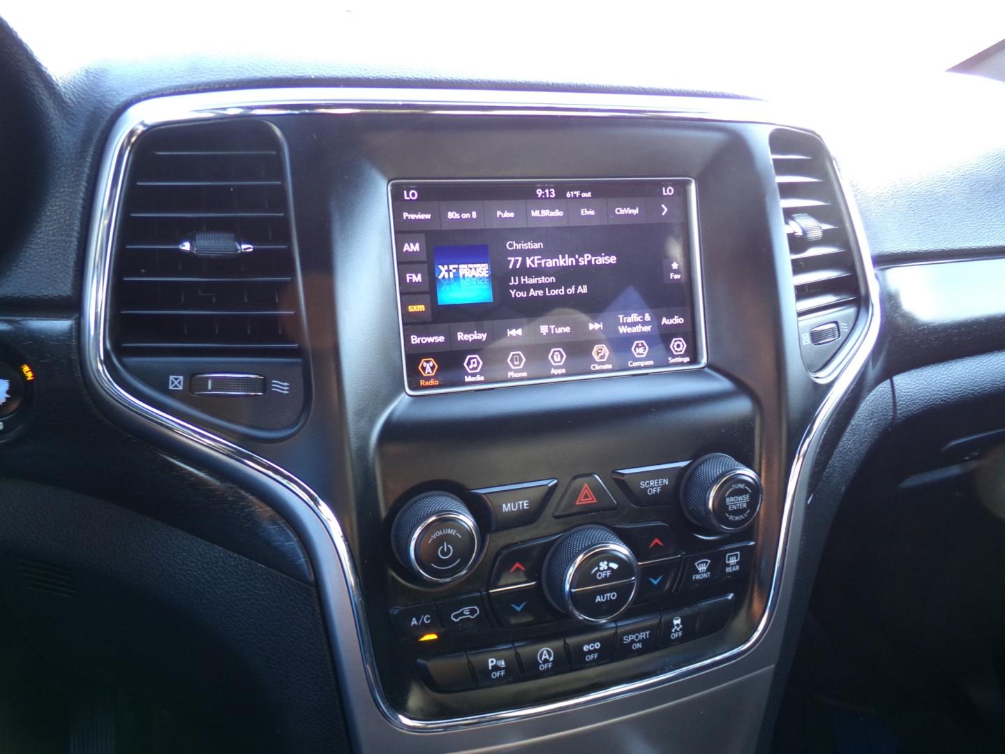 2018 Billet Metallic /Charcoal Jeep Grand Cherokee Laredo 2WD (1C4RJEAG0JC) with an 3.6L V6 DOHC 24V engine, 8-speed automatic transmission, located at 400 First NW, Bearden, AR, 71720, (870) 687-3414, 0.000000, 0.000000- Photo#10