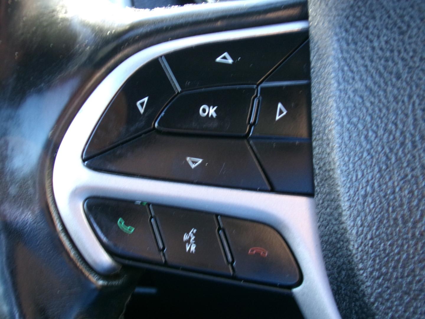 2018 Billet Metallic /Charcoal Jeep Grand Cherokee Laredo 2WD (1C4RJEAG0JC) with an 3.6L V6 DOHC 24V engine, 8-speed automatic transmission, located at 400 First NW, Bearden, AR, 71720, (870) 687-3414, 0.000000, 0.000000- Photo#13