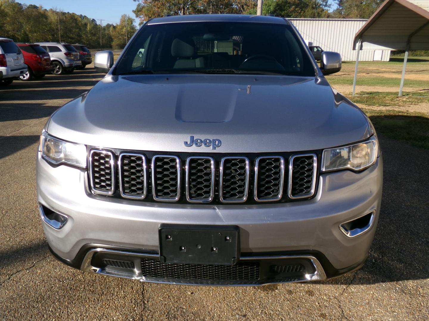 2018 Billet Metallic /Charcoal Jeep Grand Cherokee Laredo 2WD (1C4RJEAG0JC) with an 3.6L V6 DOHC 24V engine, 8-speed automatic transmission, located at 400 First NW, Bearden, AR, 71720, (870) 687-3414, 0.000000, 0.000000- Photo#23