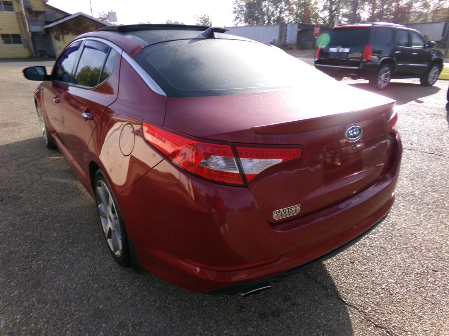 2011 Spicy Red Metallic /Black Kia Optima SX (KNAGR4A60B5) with an 2.4L L4 DOHC 16V TURBO engine, 6-Speed Automatic transmission, located at 401 First NE, Bearden, AR, 71720, (870) 687-3414, 33.726528, -92.611519 - Photo#2