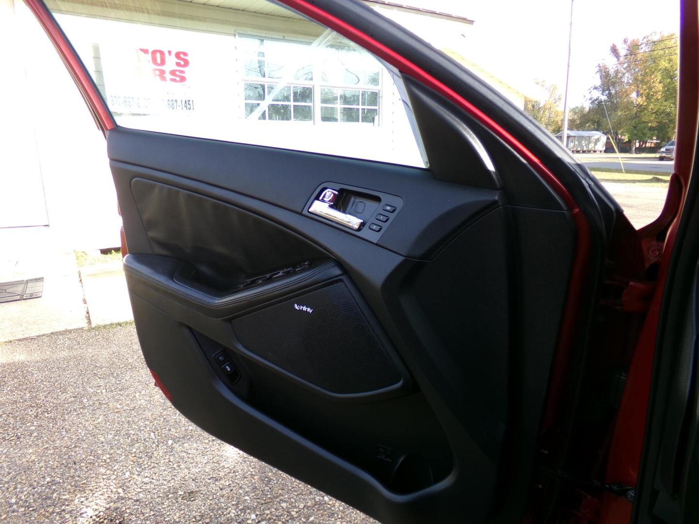 2011 Spicy Red Metallic /Black Kia Optima SX (KNAGR4A60B5) with an 2.4L L4 DOHC 16V TURBO engine, 6-Speed Automatic transmission, located at 401 First NE, Bearden, AR, 71720, (870) 687-3414, 33.726528, -92.611519 - Photo#6