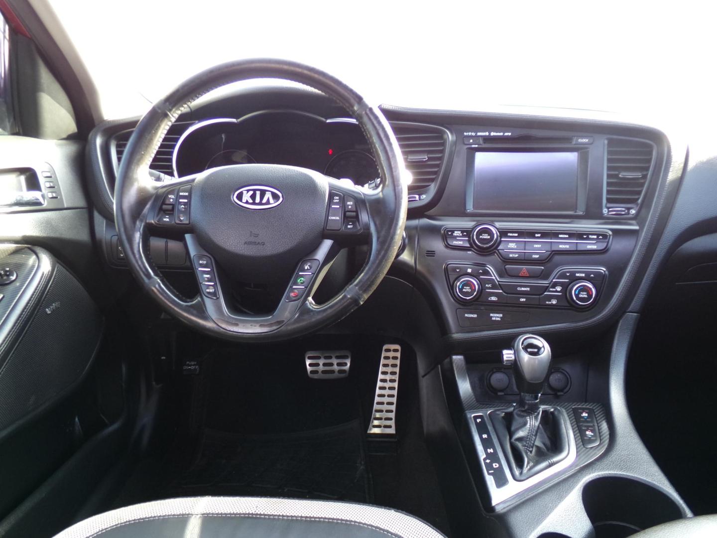 2011 Spicy Red Metallic /Black Kia Optima SX (KNAGR4A60B5) with an 2.4L L4 DOHC 16V TURBO engine, 6-Speed Automatic transmission, located at 401 First NE, Bearden, AR, 71720, (870) 687-3414, 33.726528, -92.611519 - Photo#21