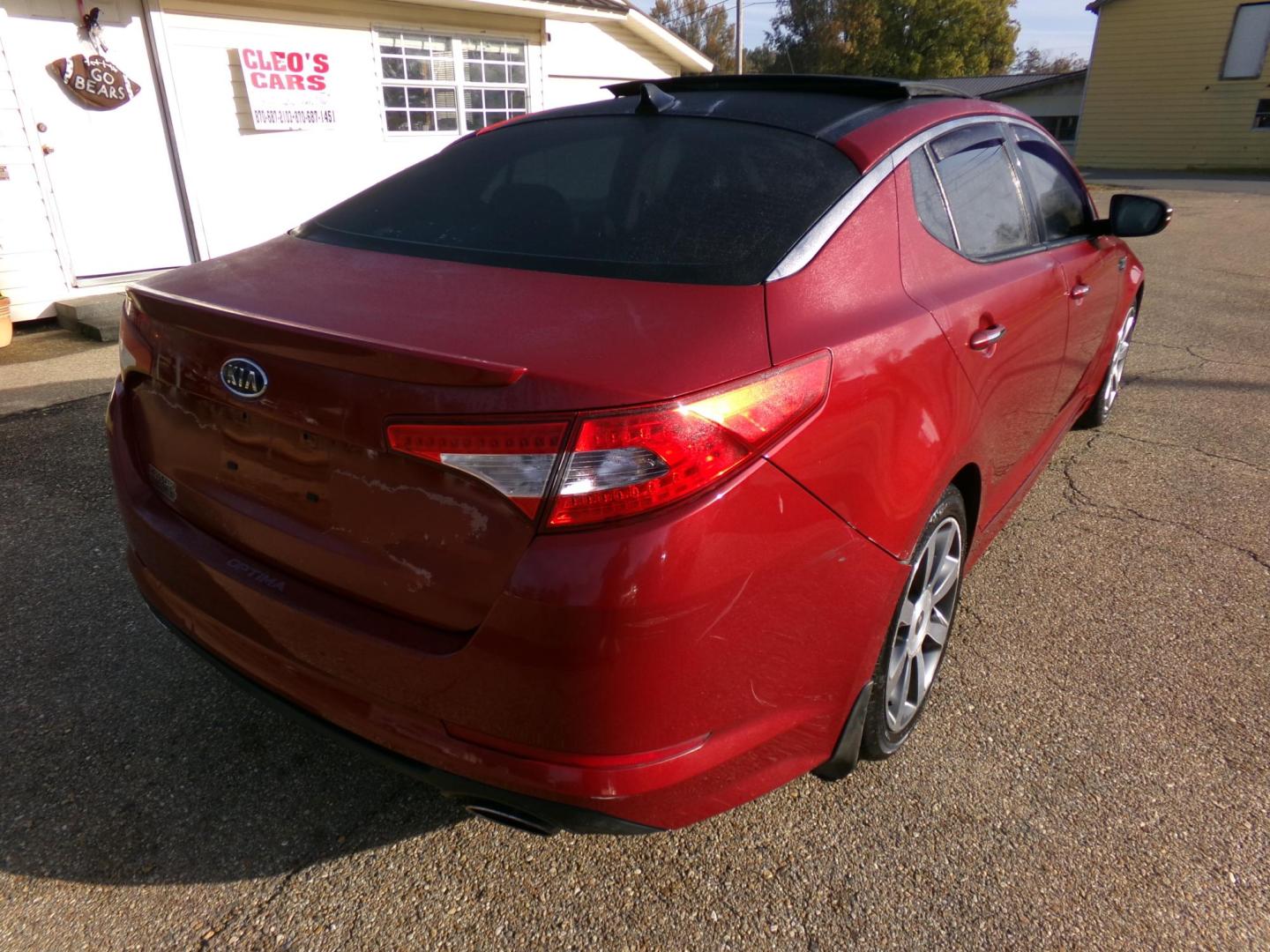 2011 Spicy Red Metallic /Black Kia Optima SX (KNAGR4A60B5) with an 2.4L L4 DOHC 16V TURBO engine, 6-Speed Automatic transmission, located at 401 First NE, Bearden, AR, 71720, (870) 687-3414, 33.726528, -92.611519 - Photo#22