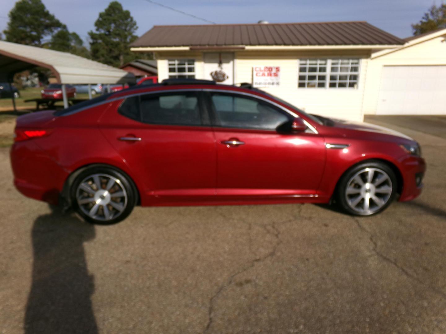 2011 Spicy Red Metallic /Black Kia Optima SX (KNAGR4A60B5) with an 2.4L L4 DOHC 16V TURBO engine, 6-Speed Automatic transmission, located at 401 First NE, Bearden, AR, 71720, (870) 687-3414, 33.726528, -92.611519 - Photo#23